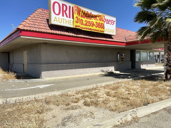 Freestanding Freeway Visible Restaurant + Equipment : 25014 W Dorris Ave, Coalinga, CA 93210